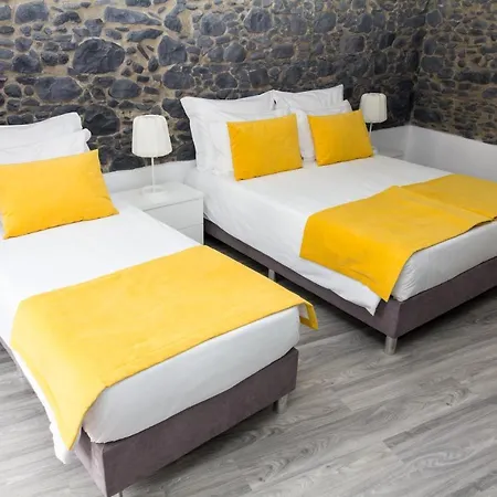 By Petit Funchal (Madeira)