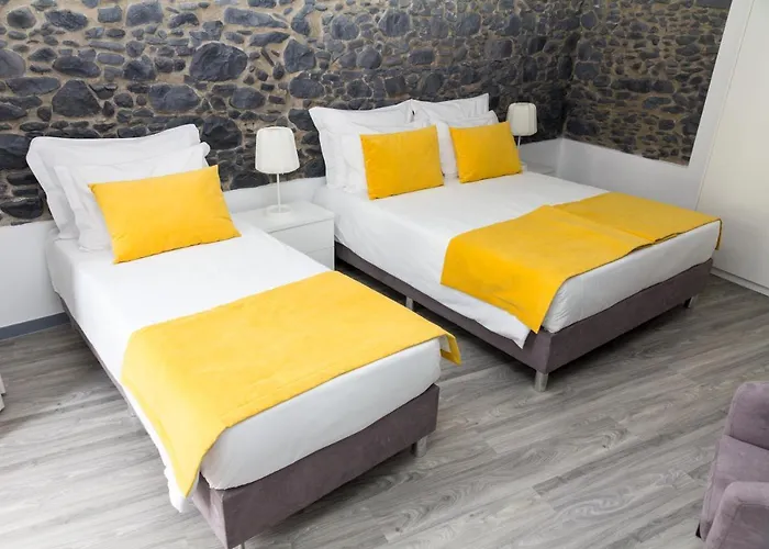 By Petit Funchal (Madeira)