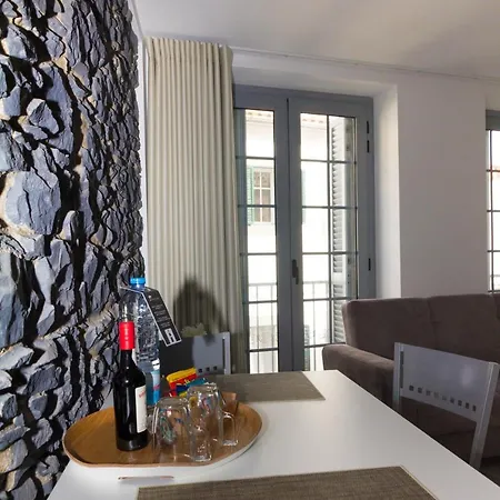 By Petit Apartment *